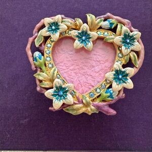 Floral Heart Rucinni Trinket Picture Frame with Pink Center and Blue Swarovski